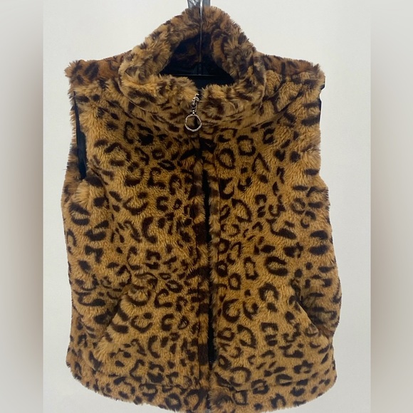 Little Girls Urban Republic Sleeveless Jaguar-Printed Faux-Fur - Picture 1 of 3